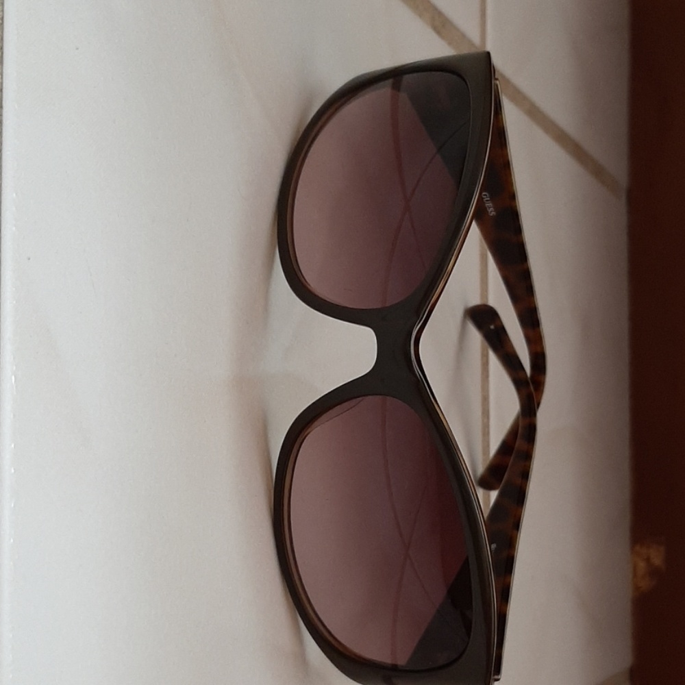 Women guess sunglasses brown